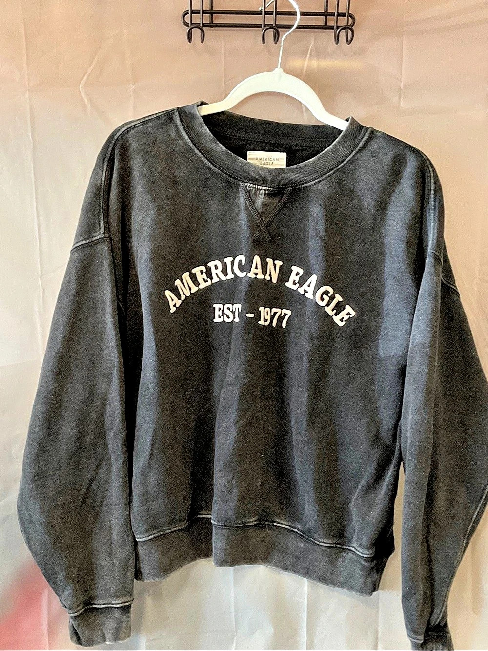 American Eagle EST 1977 Graphic Crewneck Sweatshirt Black Small